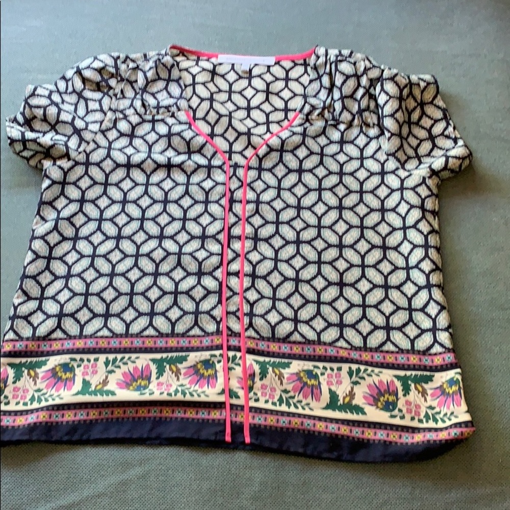 Super cute shirt! Paisley print.